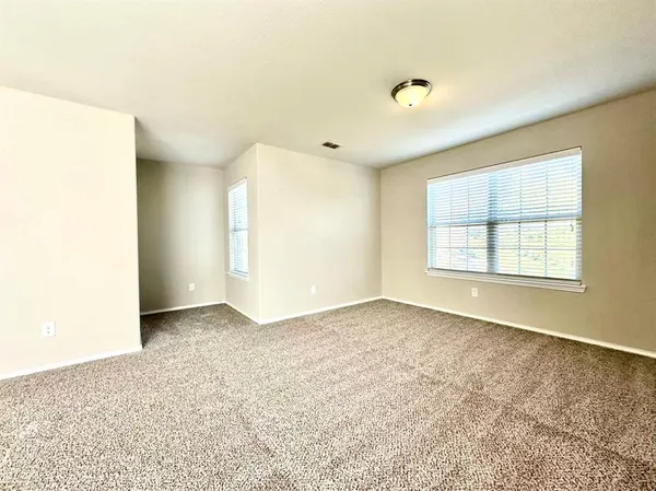 $2,450 | 725 Hartsfield Street, Aubrey, TX 76227