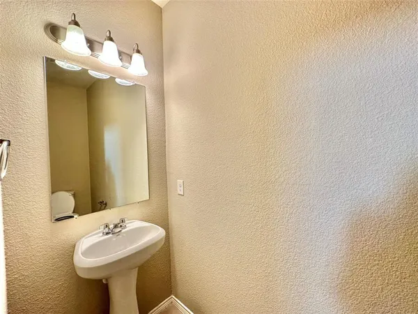 $2,450 | 725 Hartsfield Street, Aubrey, TX 76227