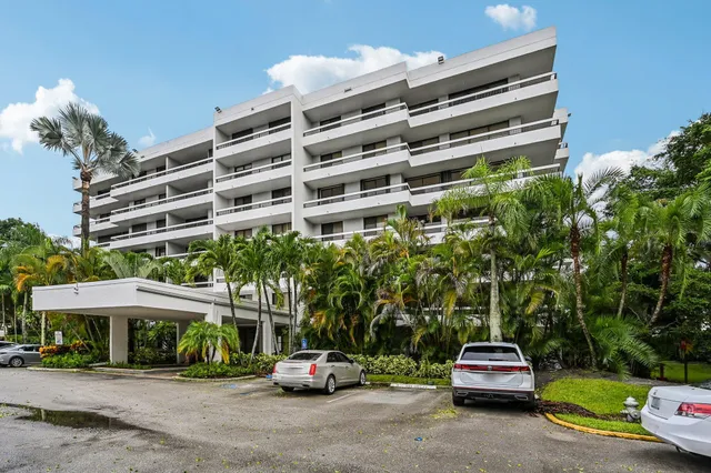 $399,900 | 23200 Camino Del Mar, Unit 201, Boca Raton, FL 33433