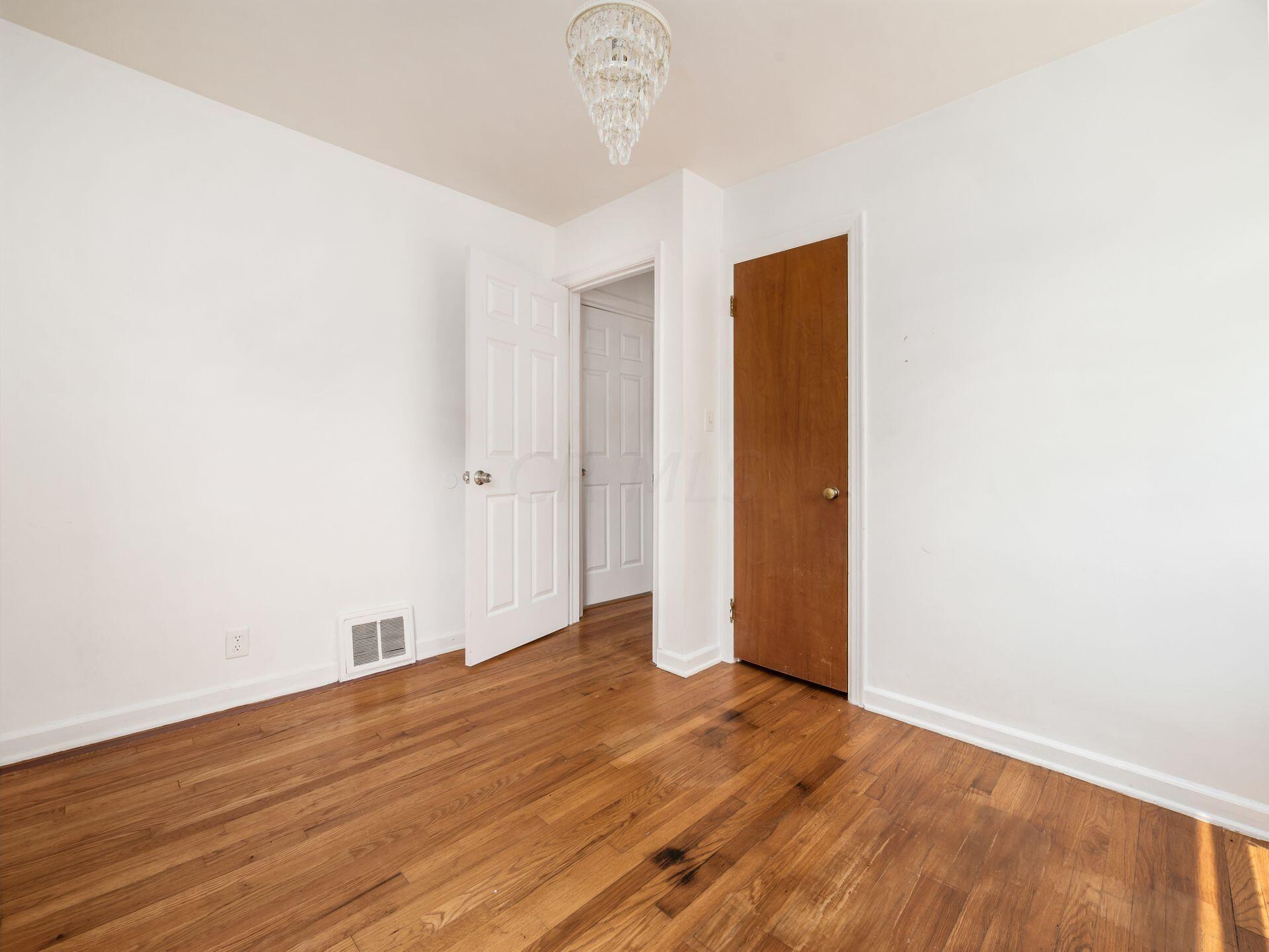 2265 Wickliffe Road Columbus, OH 43221 - Photo 20 of 53 1st Floor Bedroom 1
