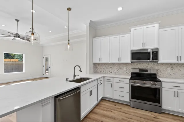 $599,999 | 228 Greenbrier Circle Northeast, Fort Walton Beach, FL 32547