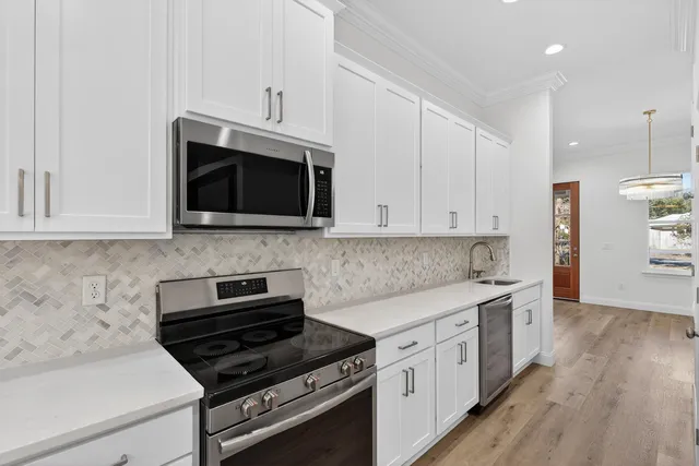 $599,999 | 228 Greenbrier Circle Northeast, Fort Walton Beach, FL 32547