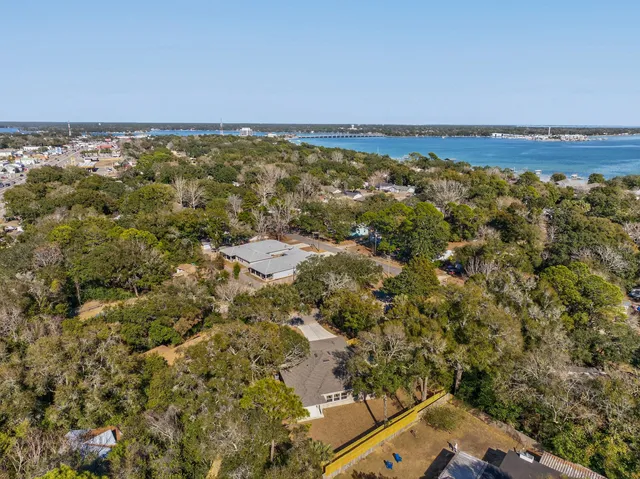 $599,999 | 228 Greenbrier Circle Northeast, Fort Walton Beach, FL 32547