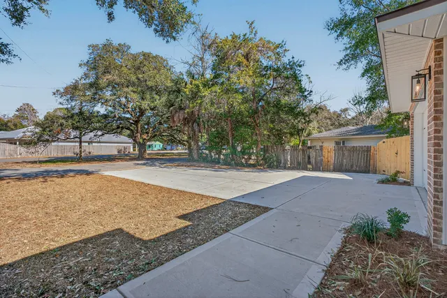 $599,999 | 228 Greenbrier Circle Northeast, Fort Walton Beach, FL 32547