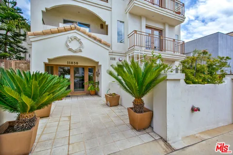 $1,195,000 | 11838 Kiowa Avenue, Unit 101, Los Angeles, CA 90049