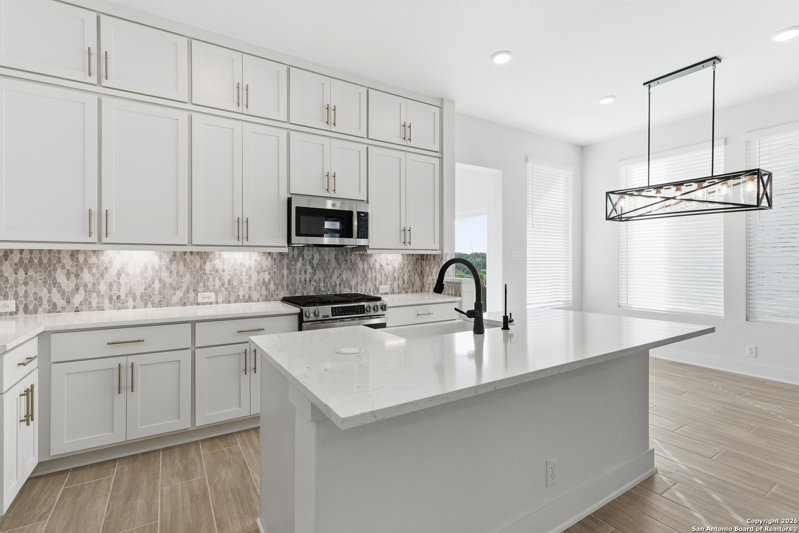 20675 Huebner Road, Unit 527 San Antonio, TX 78258 - Photo 18 of 43 a kitchen with appliances a sink and cabinets