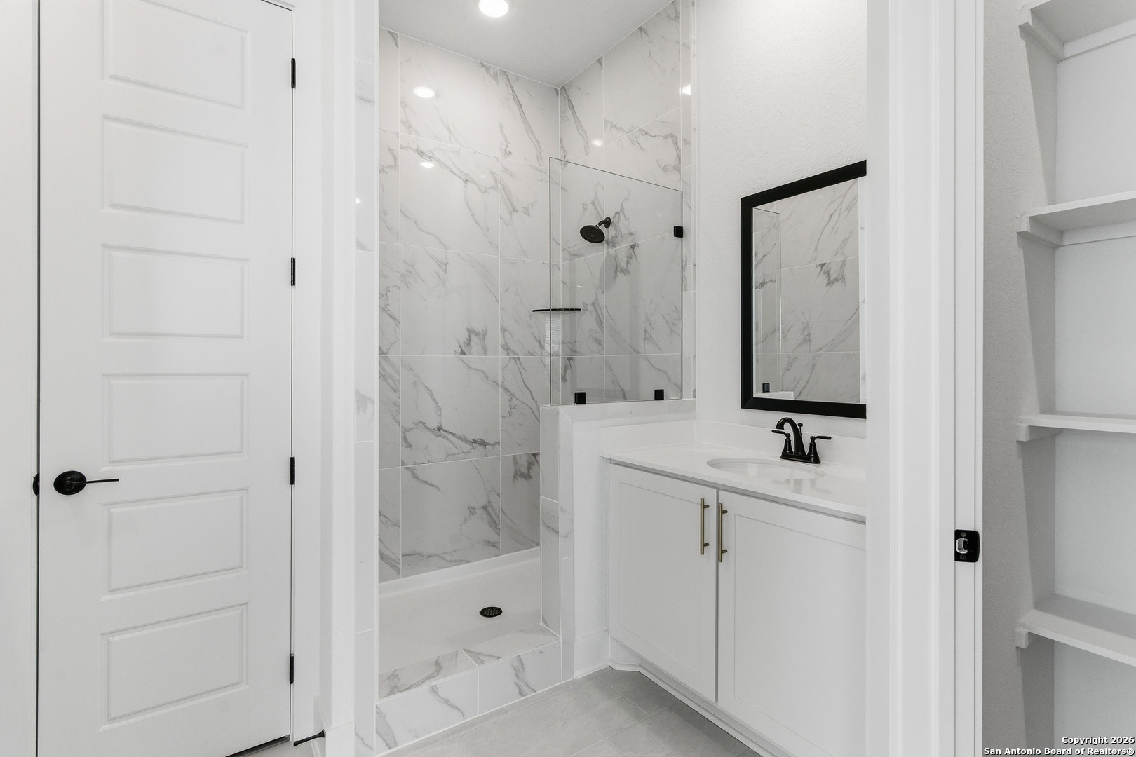 20675 Huebner Road, Unit 527 San Antonio, TX 78258 - Photo 24 of 43 a bathroom with a shower