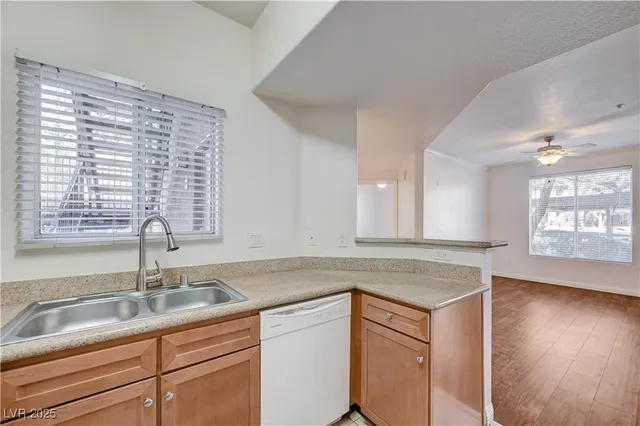$1,100 | 4400 South Jones Boulevard, Unit 1125, Las Vegas, NV 89103