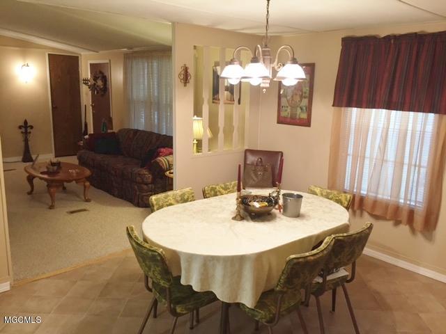 2901 Lee Pierce Road Moss Point, MS 39562 - Photo 11 of 27 dining (640x480)