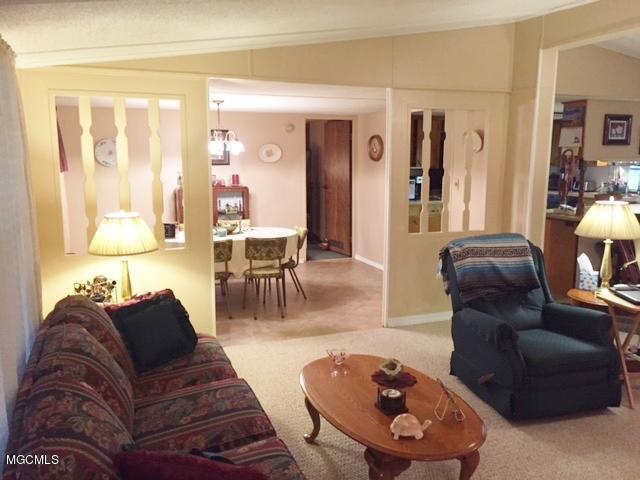 2901 Lee Pierce Road Moss Point, MS 39562 - Photo 3 of 27 Livingroom 1 (640x480)