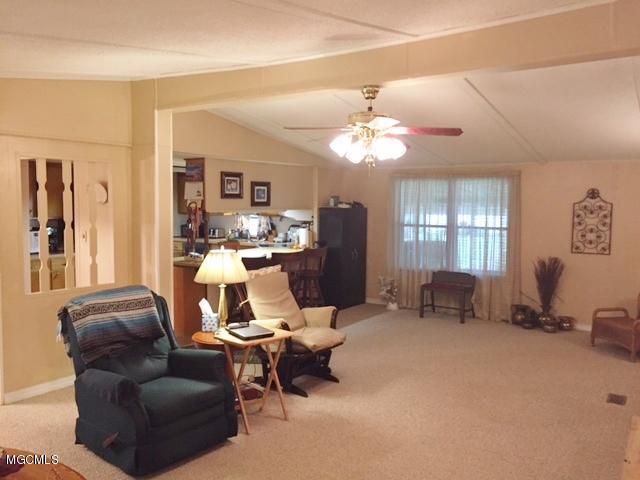 2901 Lee Pierce Road Moss Point, MS 39562 - Photo 4 of 27 Livingroom (2) (640x480)