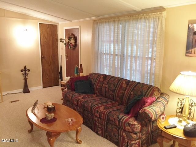2901 Lee Pierce Road Moss Point, MS 39562 - Photo 6 of 27 livingroom (640x480)