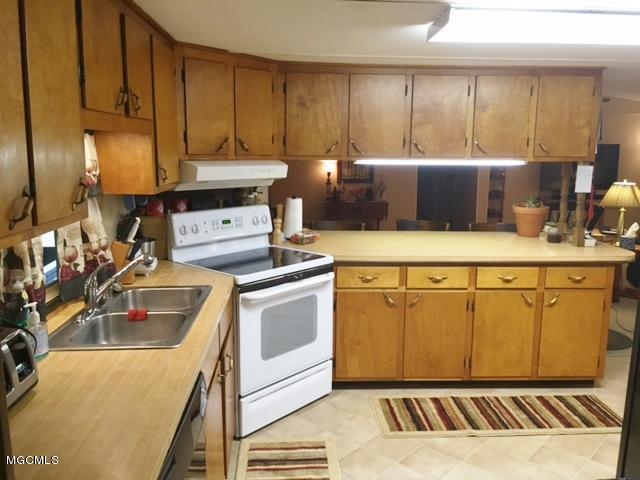 2901 Lee Pierce Road Moss Point, MS 39562 - Photo 7 of 27 Kitchen (640x480)