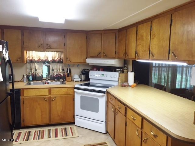 2901 Lee Pierce Road Moss Point, MS 39562 - Photo 8 of 27 kitchen3 (640x480)