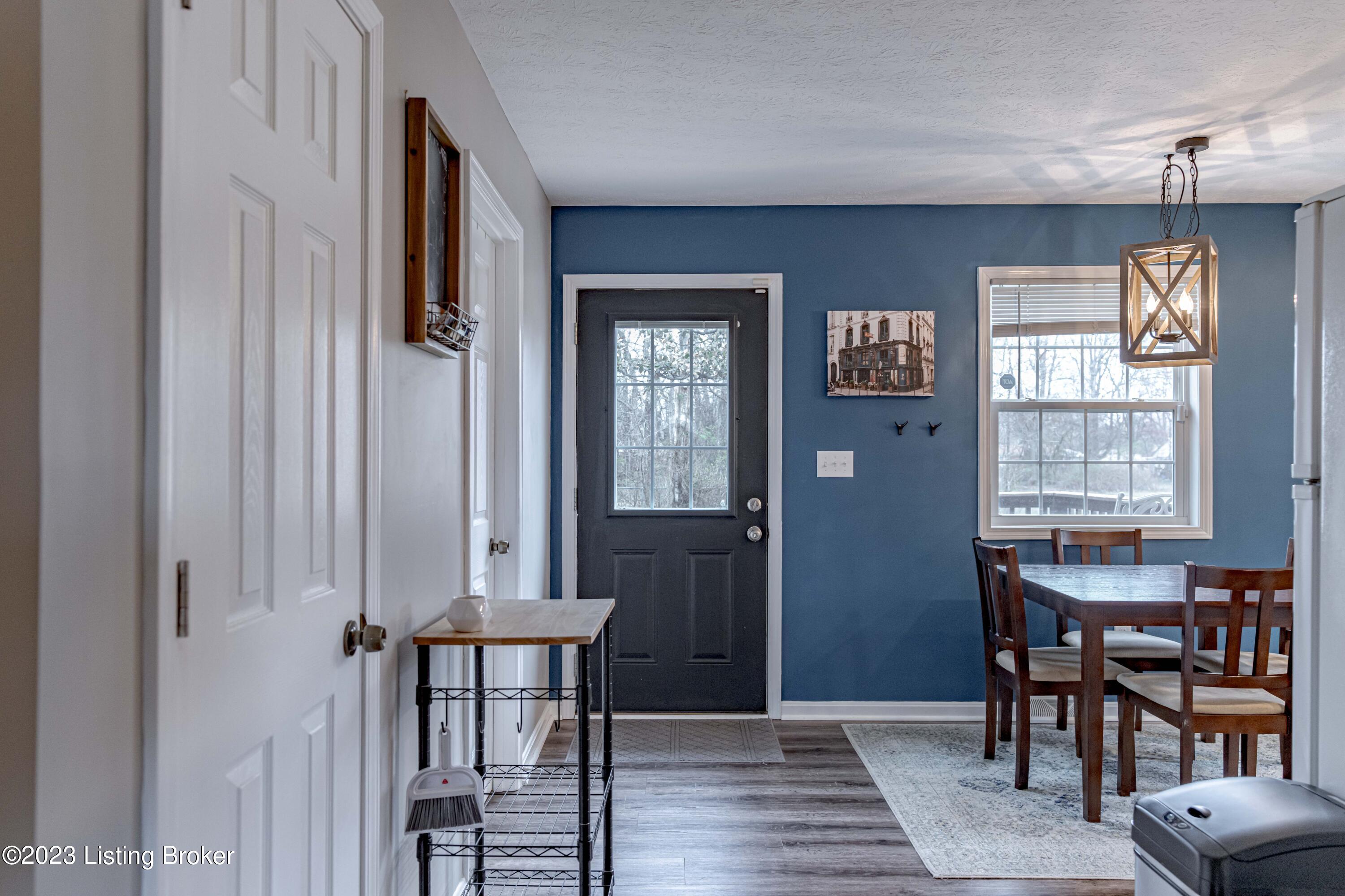 1025 Reeves Road Louisville, KY 40219 - Photo 18 of 41 DSC07615