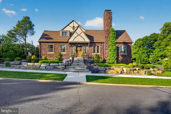 $899,900 | 675 Edgeboro Boulevard, Bethlehem, PA 18017