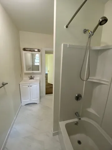 $2,800 | 15 Pennsylvania Avenue, Unit 1, Newton, MA 02464