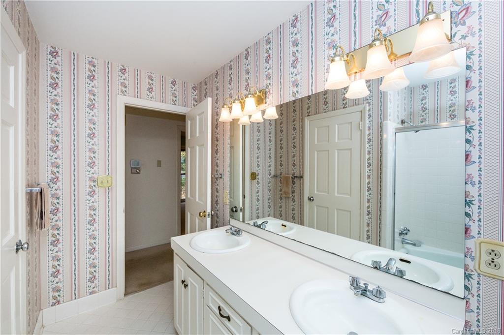 5900 Kirkpatrick Road Charlotte, NC 28211 - Photo 25 of 33