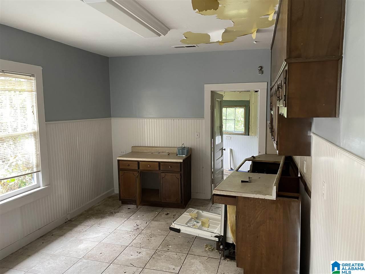 470 Valley Road Fairfield, AL 35064 - Photo 5 of 10