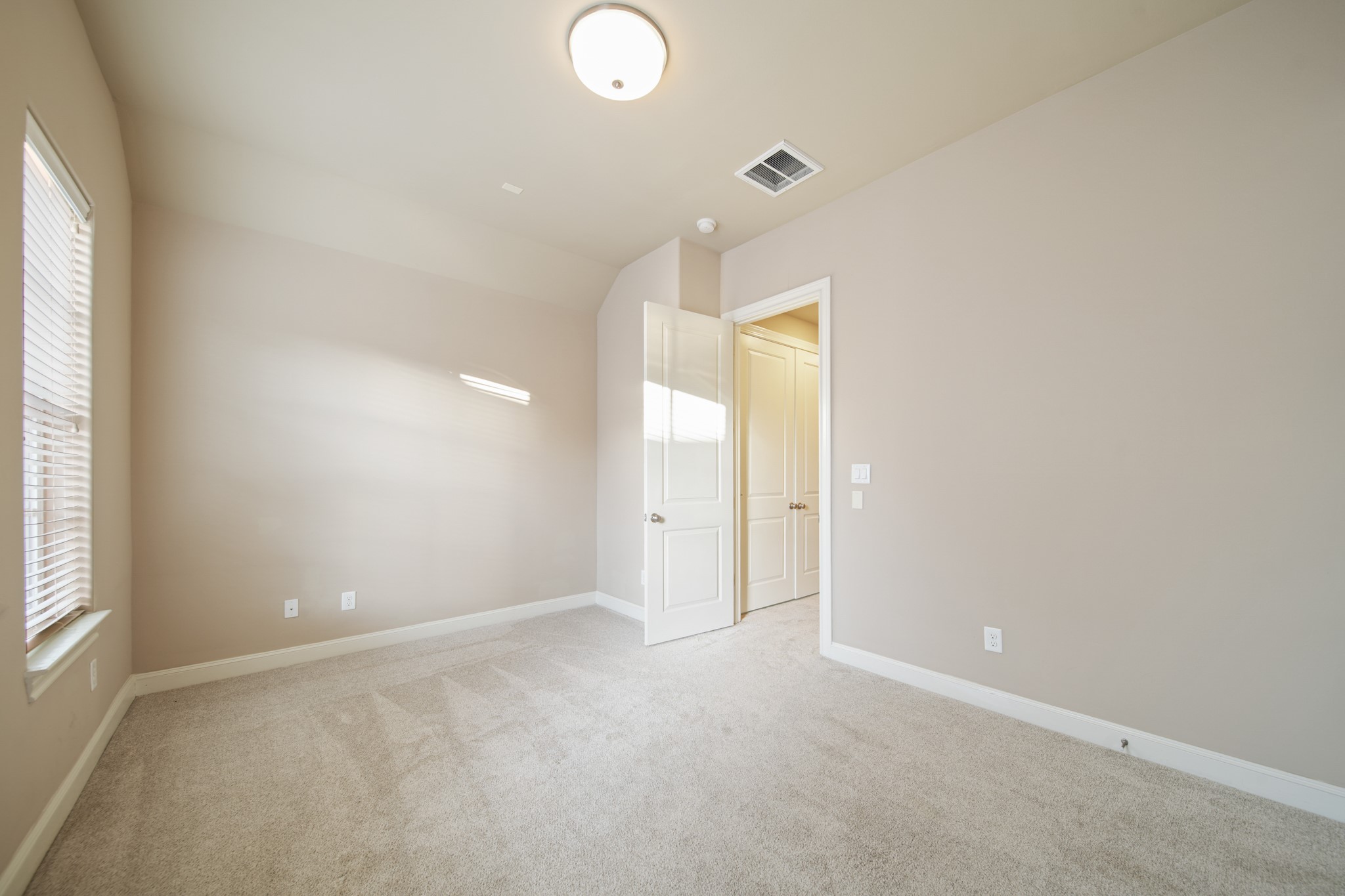 1250 West 23rd Street Houston, TX 77008 - Photo 42 of 50 It also enjoys raised ceilings!