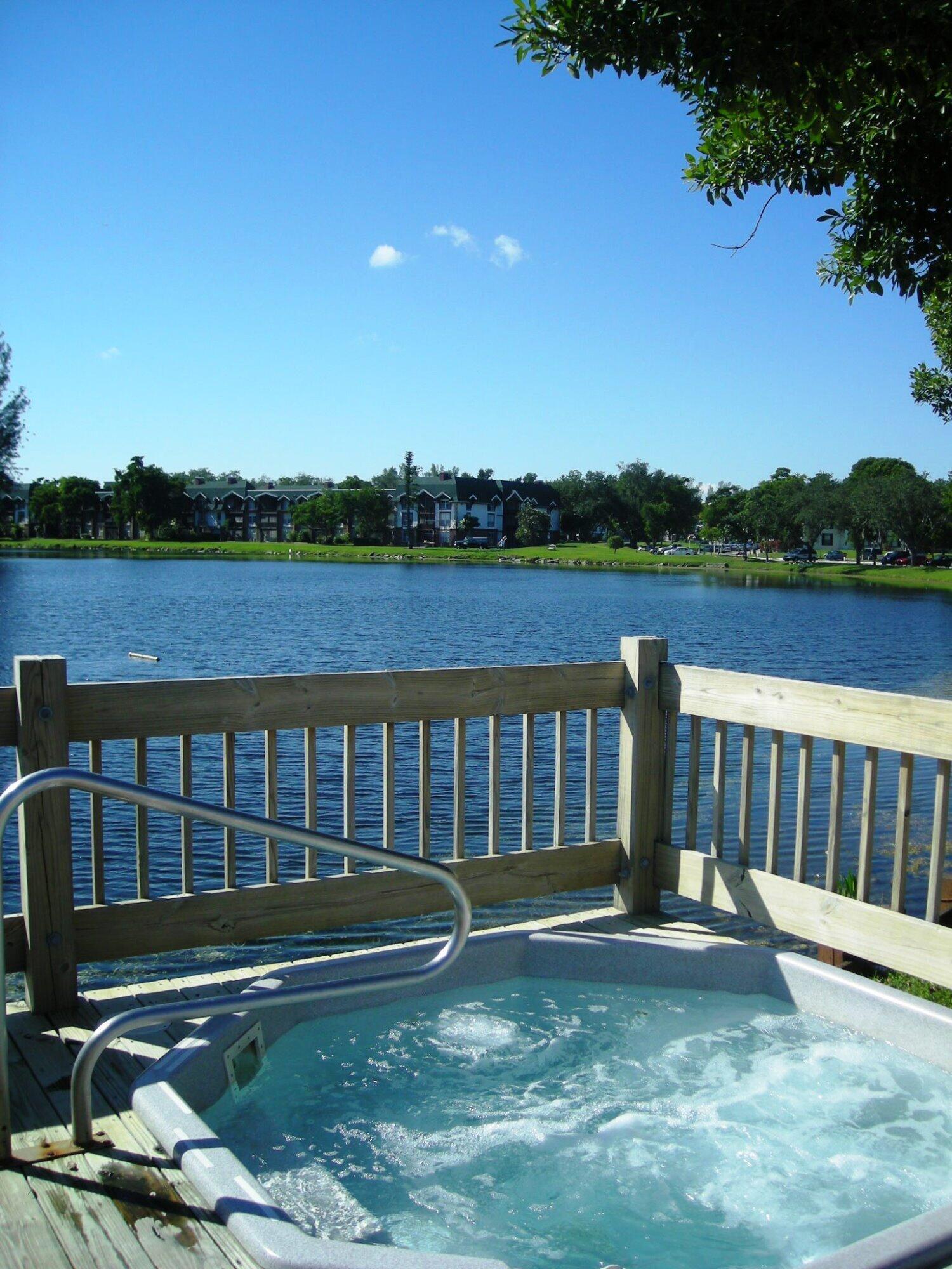 3650 Inverrary Drive, Unit 2Z Lauderhill, FL 33319 - Photo 24 of 31 8ABMbWKtHAxiz00T