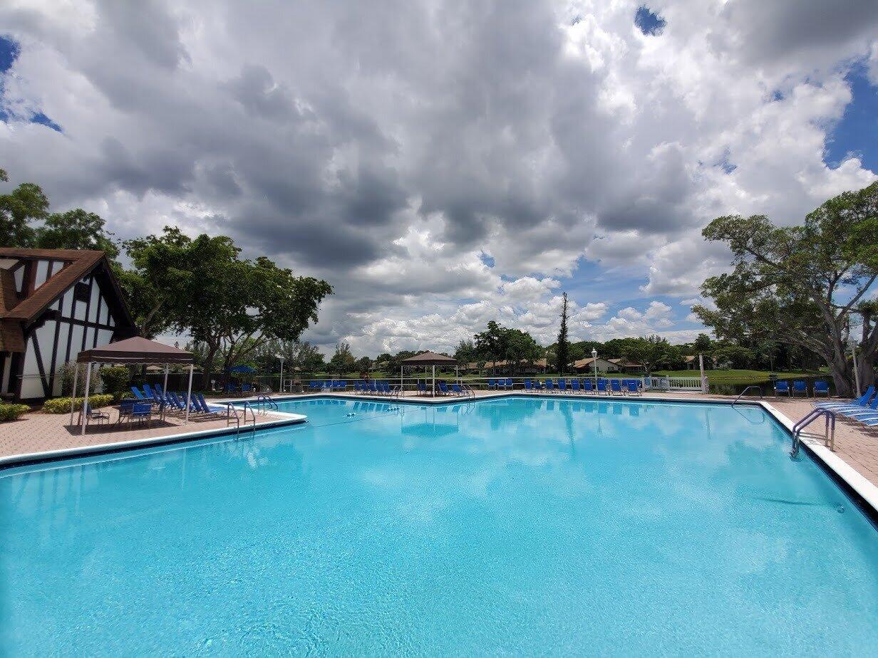 3650 Inverrary Drive, Unit 2Z Lauderhill, FL 33319 - Photo 27 of 31 kpN8QeSWMhYcc878
