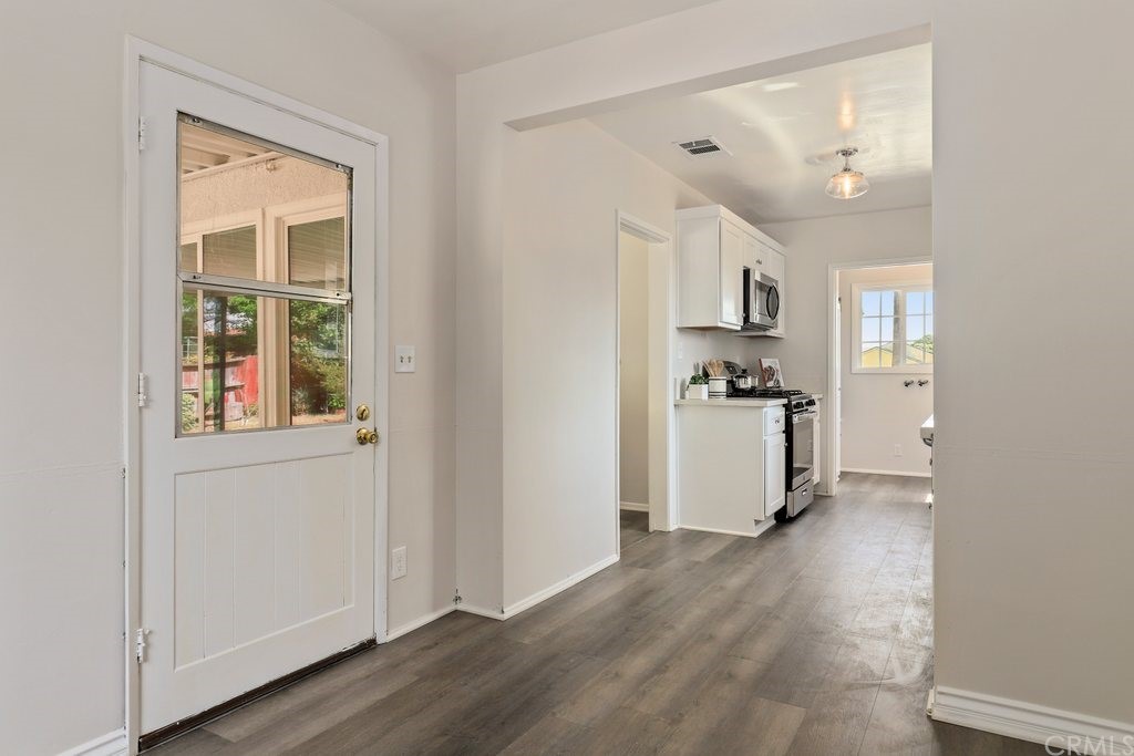 722 West E Street Ontario, CA 91762 - Photo 11 of 31