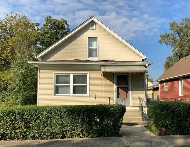 a view of a house with garage