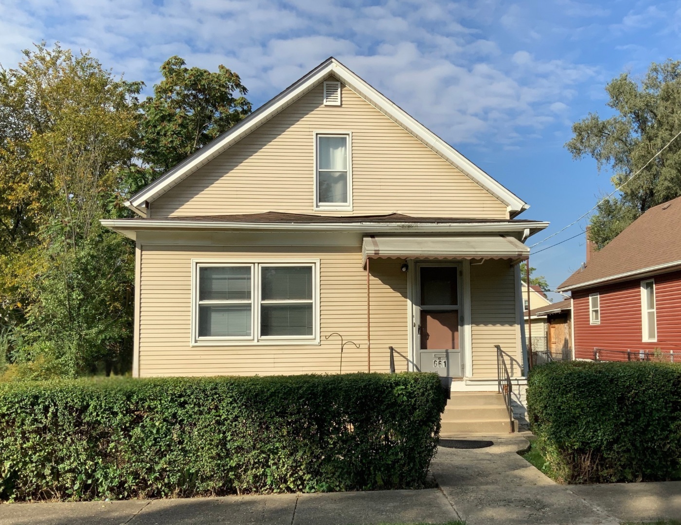 a view of a house with garage
