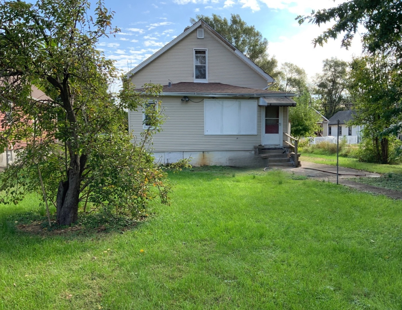 661 Abe Street Joliet, IL 60432 - Photo 16 of 16 a front view of house with yard and green space