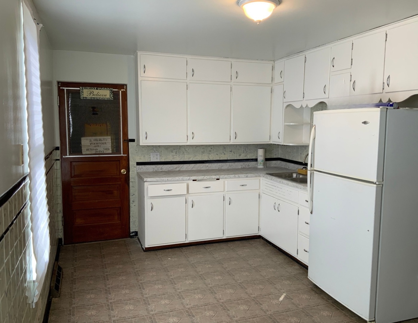 661 Abe Street Joliet, IL 60432 - Photo 6 of 16 a kitchen with cabinets appliances and a sink