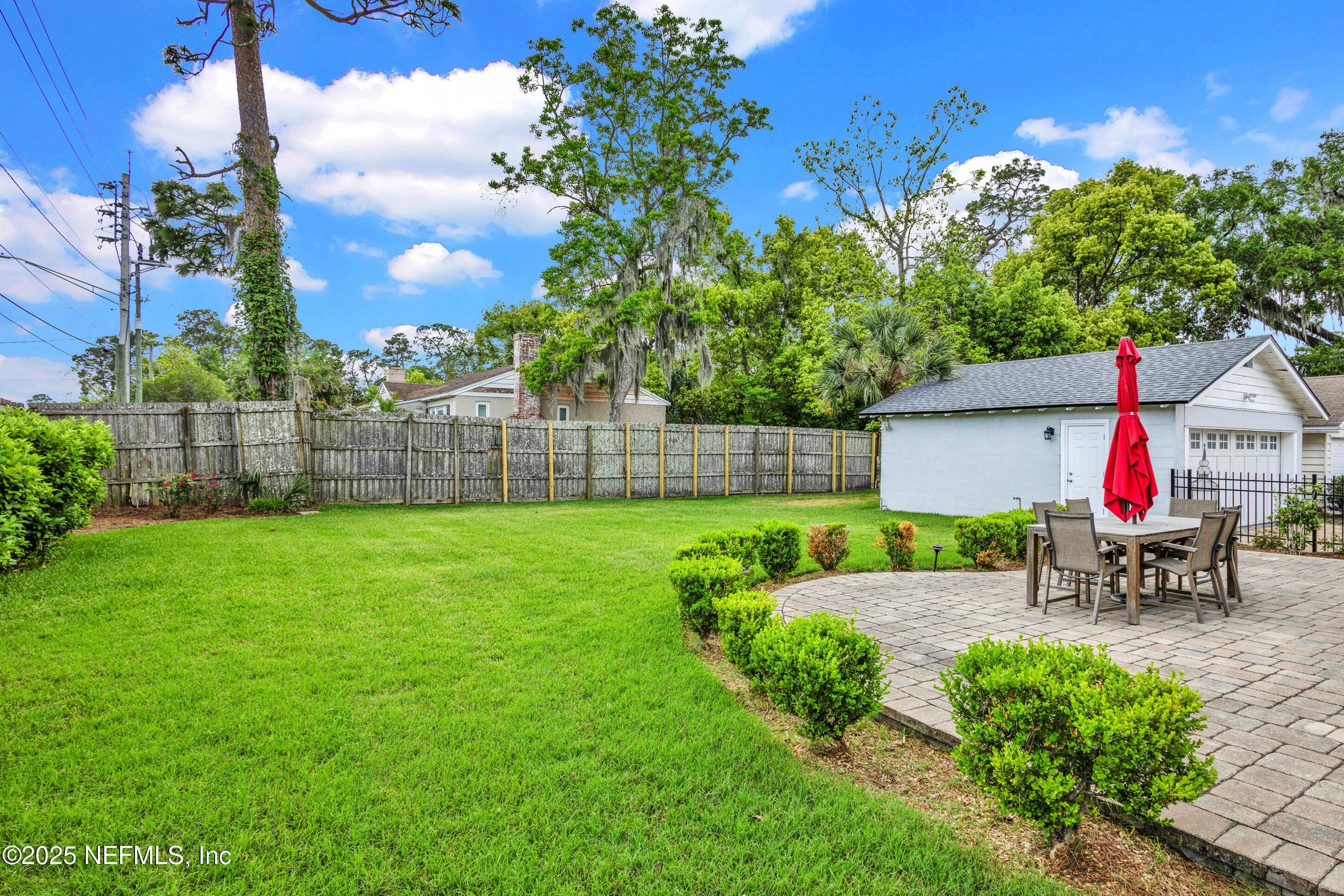 1434 Pinetree Road Jacksonville, FL 32207 - Photo 6 of 27 Large Entertainment Space
