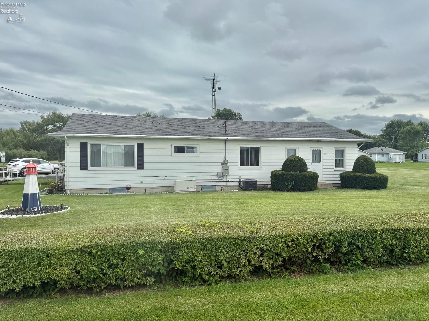 1284 East Lockwood Road Port Clinton, OH 43452 - Photo 4 of 10 Gallery Image 4