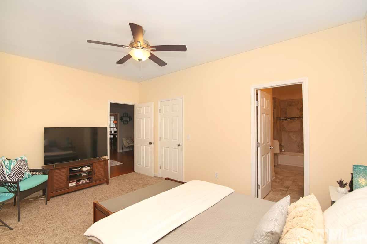9117 Castleton Lane Raleigh, NC 27615 - Photo 12 of 28 Gallery Image 12