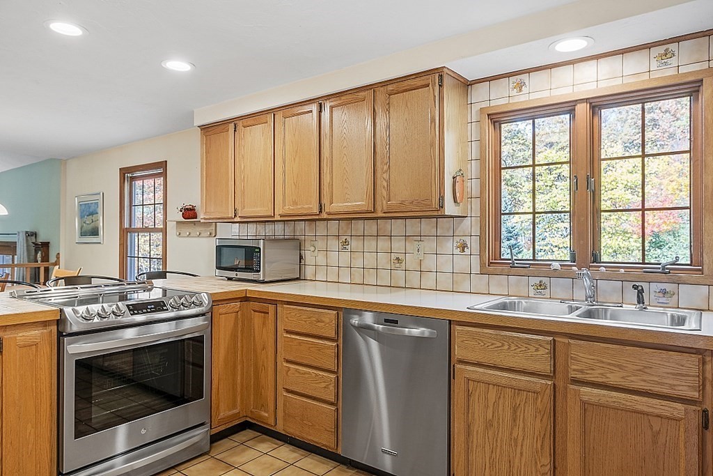 11 Old Great Road Littleton, MA 01460 - Photo 10 of 42 Gallery Image 10