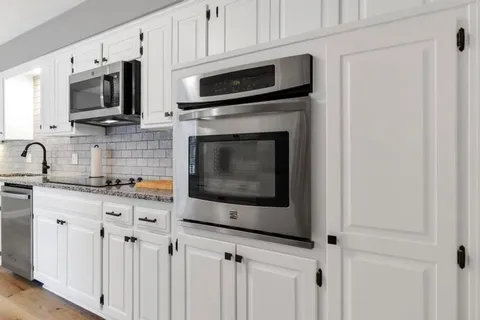 $489,950 | 9006 West 104th Terrace, Overland Park, KS 66212