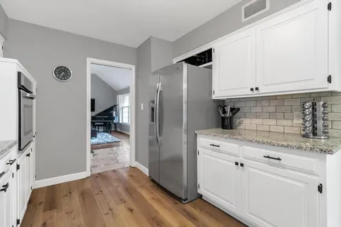 $489,950 | 9006 West 104th Terrace, Overland Park, KS 66212