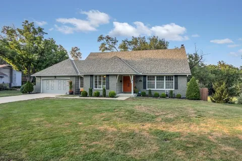 $489,950 | 9006 West 104th Terrace, Overland Park, KS 66212