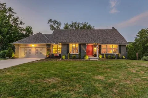 $489,950 | 9006 West 104th Terrace, Overland Park, KS 66212