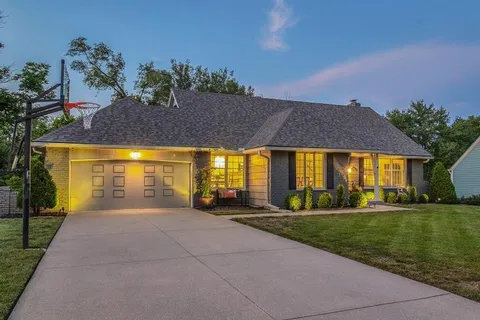$489,950 | 9006 West 104th Terrace, Overland Park, KS 66212