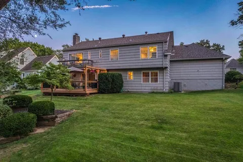 $489,950 | 9006 West 104th Terrace, Overland Park, KS 66212