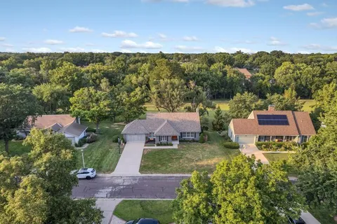 $489,950 | 9006 West 104th Terrace, Overland Park, KS 66212