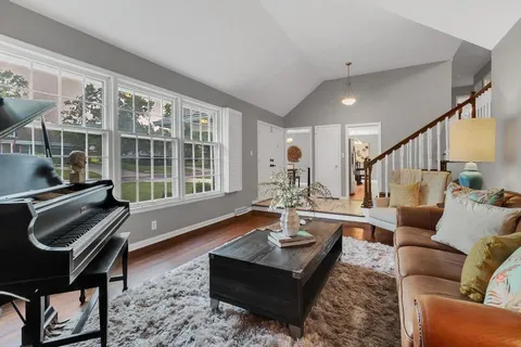 $489,950 | 9006 West 104th Terrace, Overland Park, KS 66212