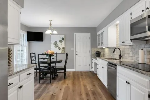 $489,950 | 9006 West 104th Terrace, Overland Park, KS 66212