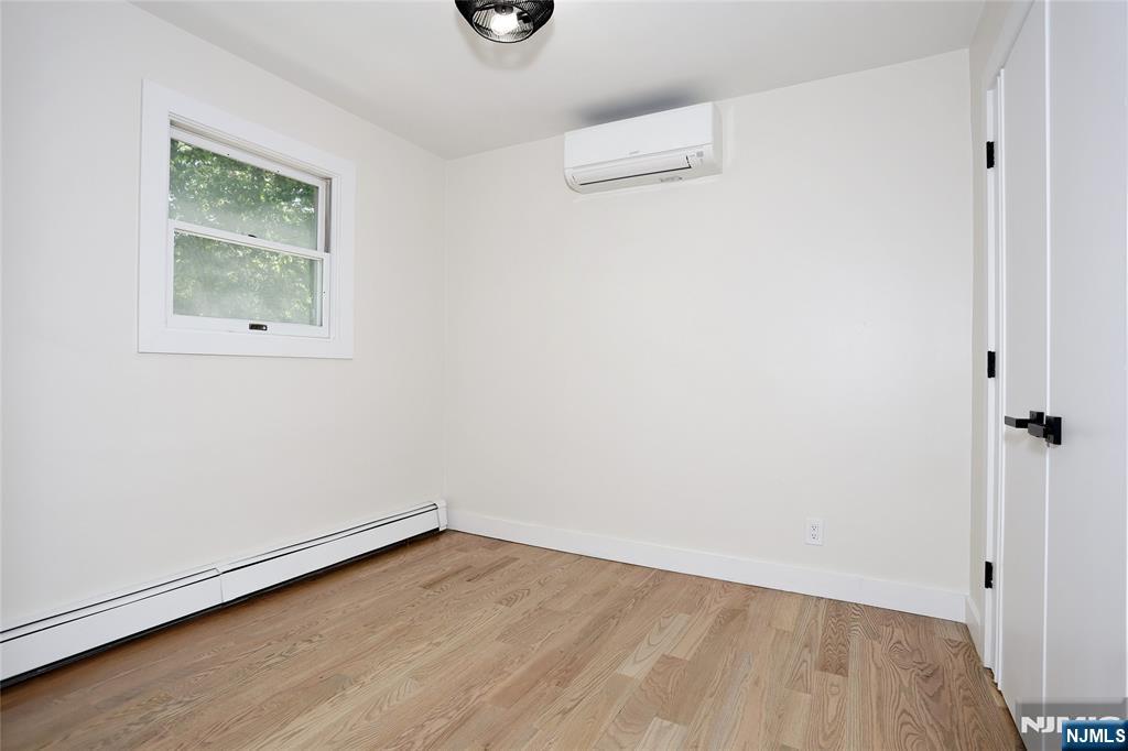 20 Dojean Court Bergenfield, NJ 07621 - Photo 15 of 50