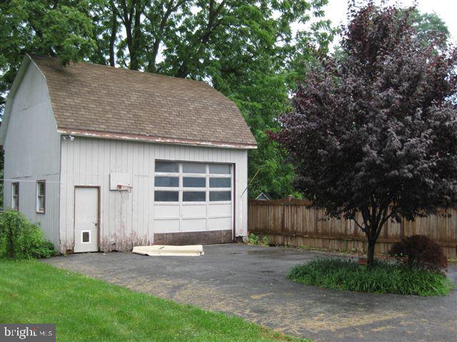 1715 Lampeter Road Lancaster, PA 17602 - Photo 10 of 14 Gallery Image 10