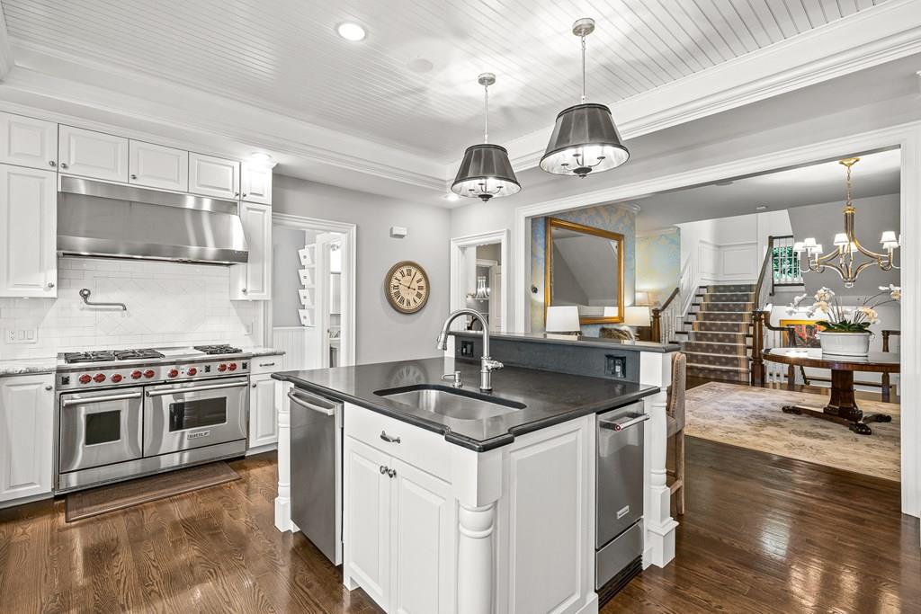 79 Lawson Road Winchester, MA 01890 - Photo 10 of 42