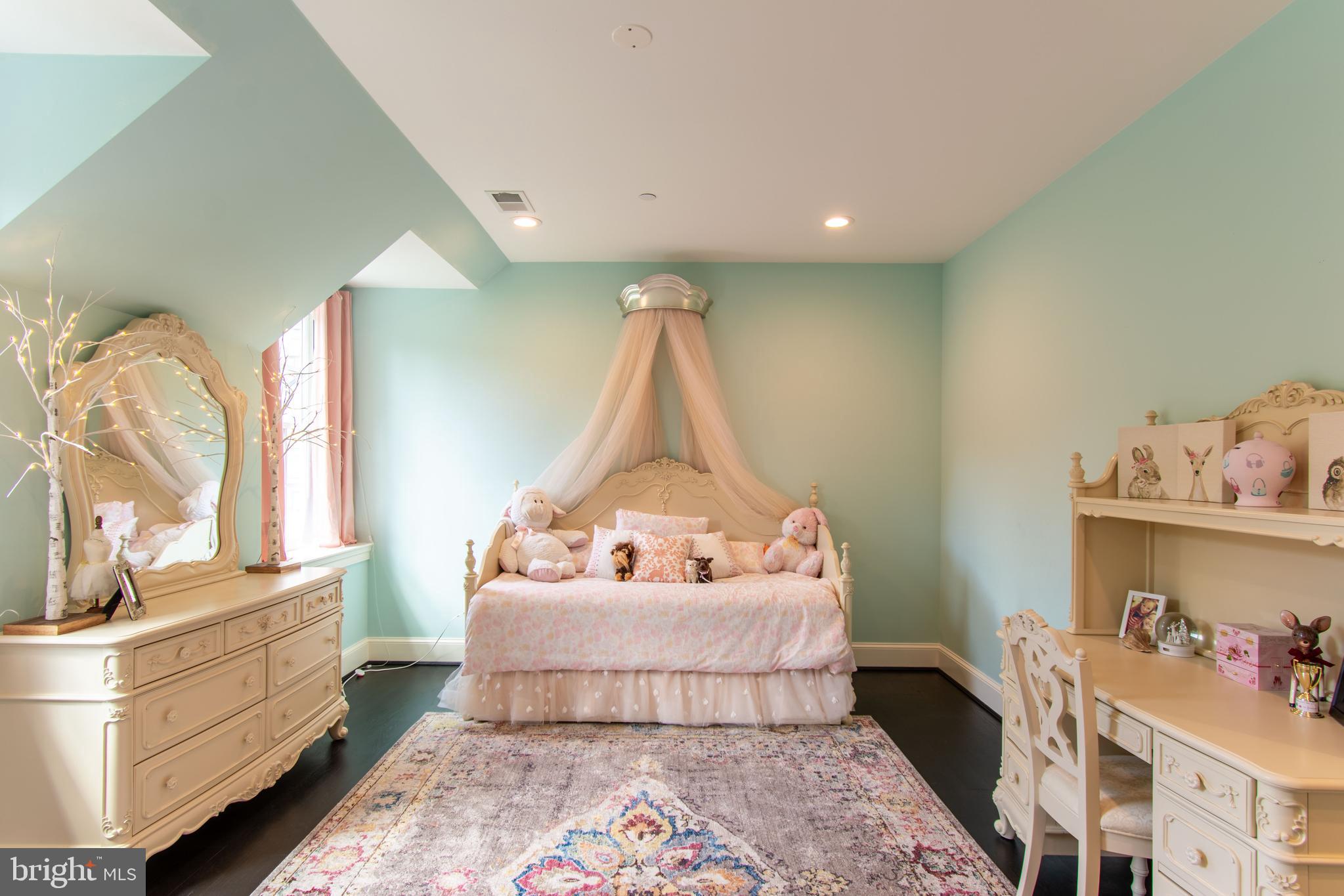 9101 Burning Tree Road Bethesda, MD 20817 - Photo 21 of 39