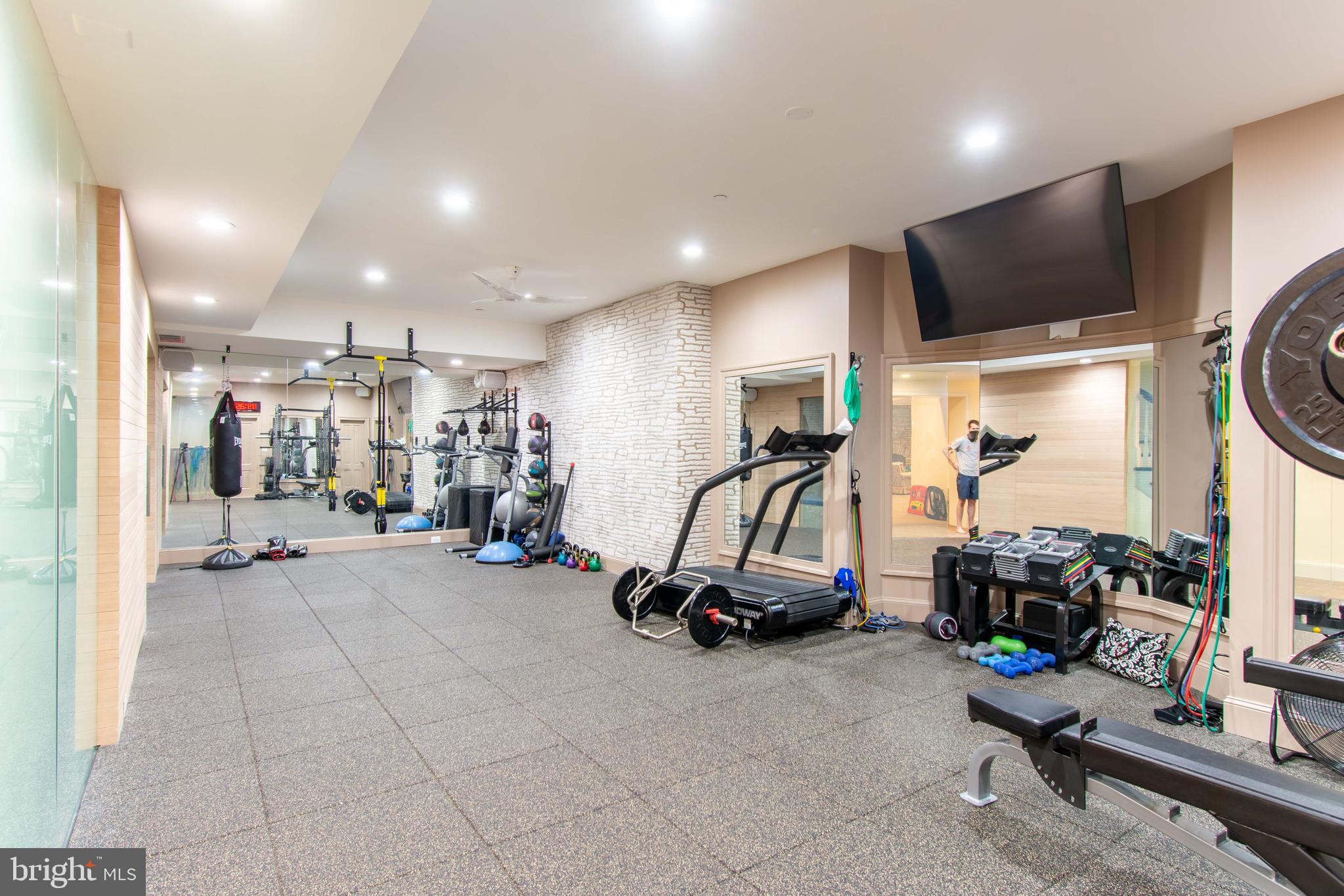 9101 Burning Tree Road Bethesda, MD 20817 - Photo 24 of 39