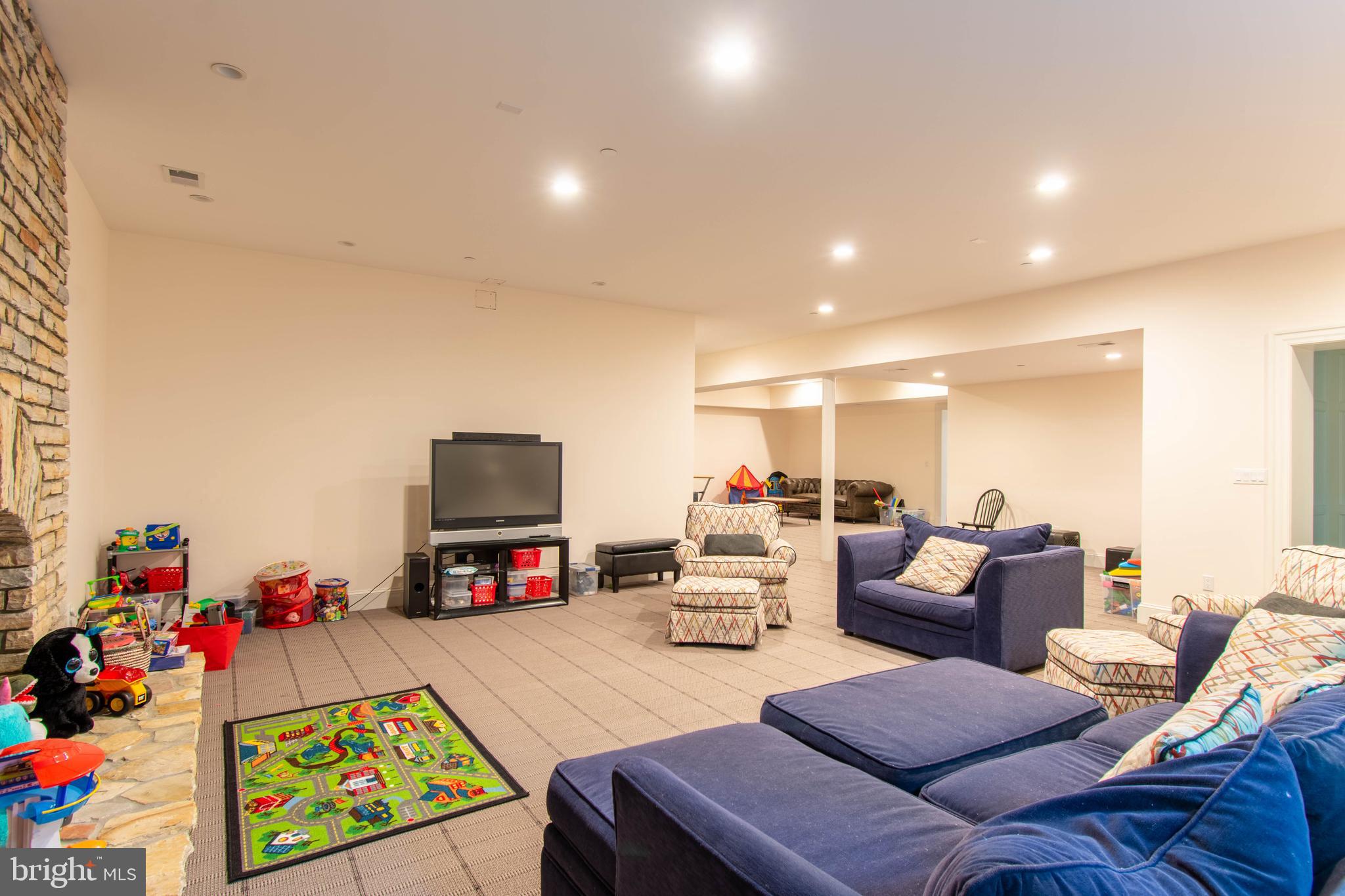 9101 Burning Tree Road Bethesda, MD 20817 - Photo 29 of 39